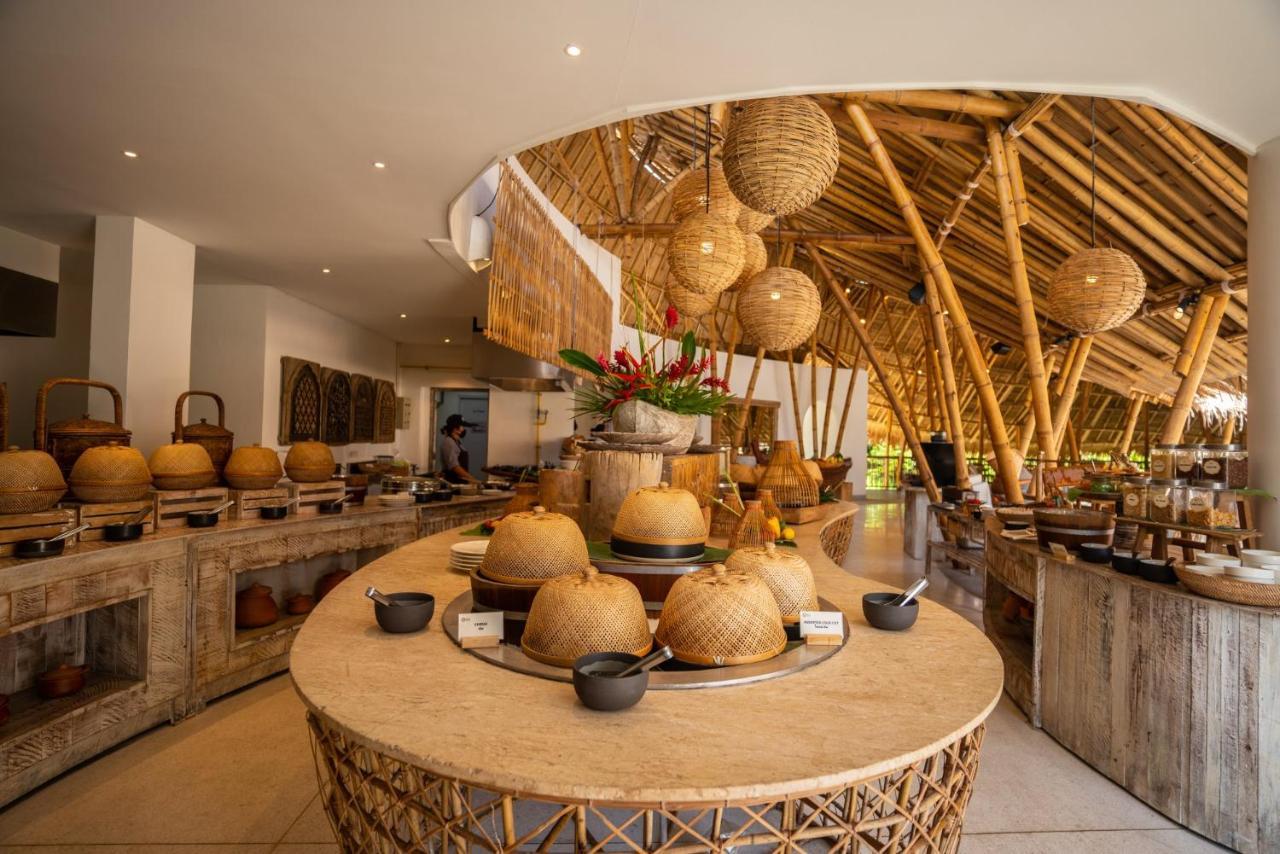 Eden Beach Khaolak Resort And Spa A Lopesan Collection Hotel - Sha Extra Plus Khao Lak Bagian luar foto The restaurant at the resort